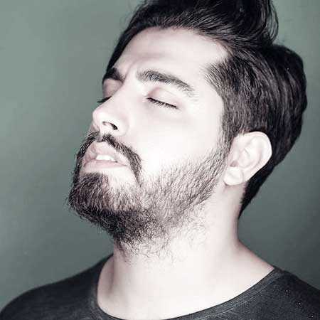 میلاد بابایی میزنه بارون یه کم روی موهات نم نم